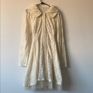 Fancy overcoat in lace with tulle bottom